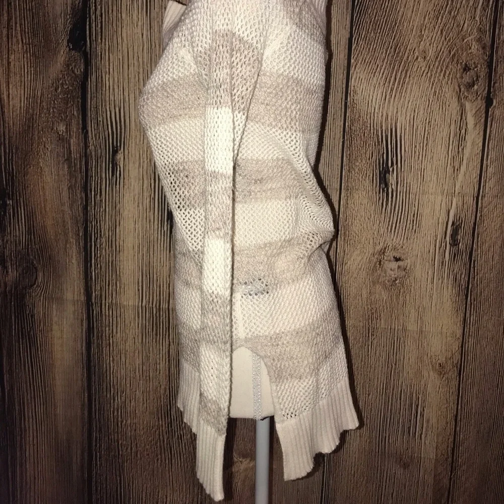 AERIE LONG SLEEVED SWEATER SMALL CREAM & BEIGE